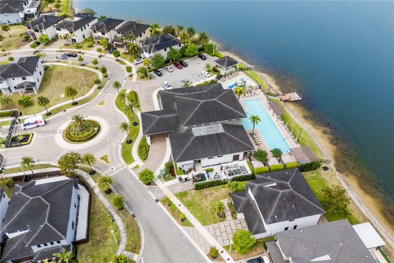 15742 NW 88th Ave, Miami Lakes, FL 33018 Photo