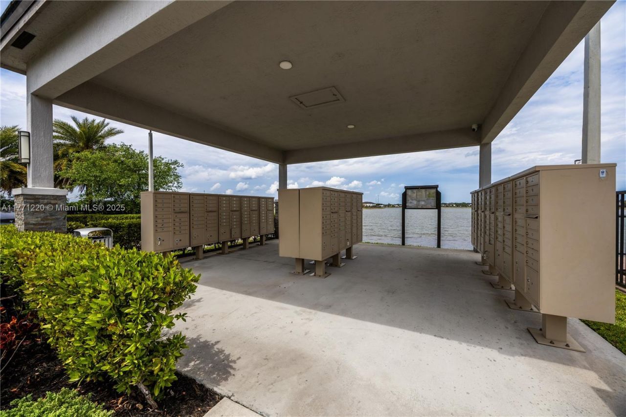 15742 NW 88th Ave, Miami Lakes, FL 33018 Photo