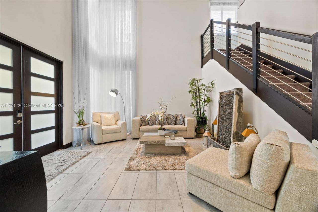 15742 NW 88th Ave, Miami Lakes, FL 33018 Photo