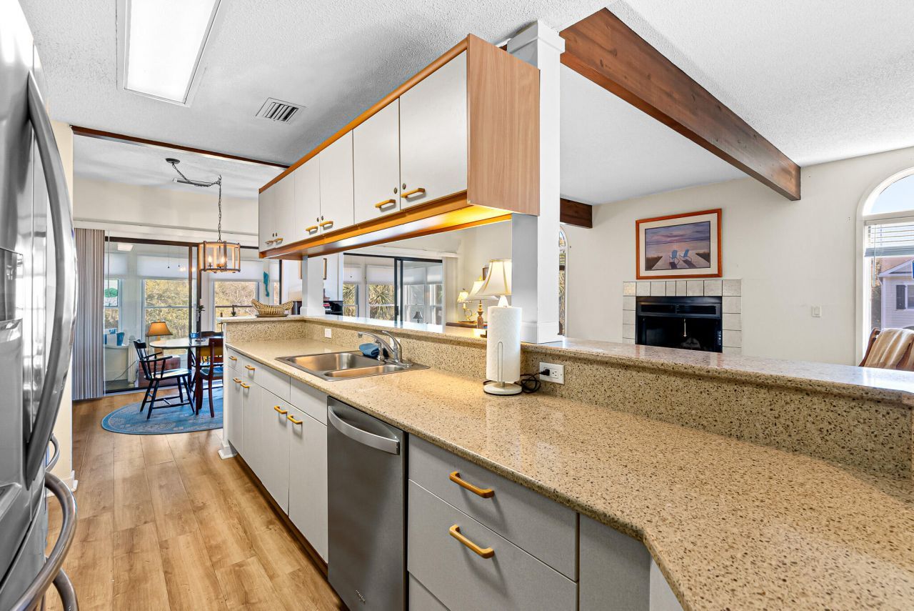 3005 Ocean Winds Drive Photo 10