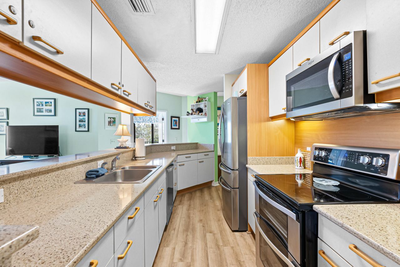 3005 Ocean Winds Drive Photo 11