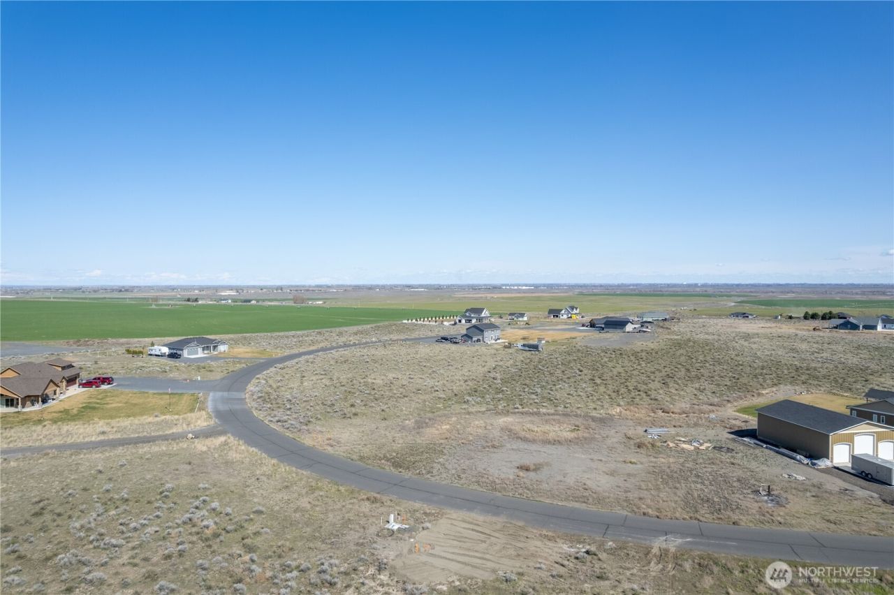 595 SE Desert Hills Loop, Moses Lake, WA 98837 Main Photo
