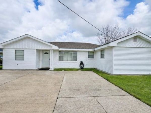 304 Holiday Dr, Houma, LA 70364