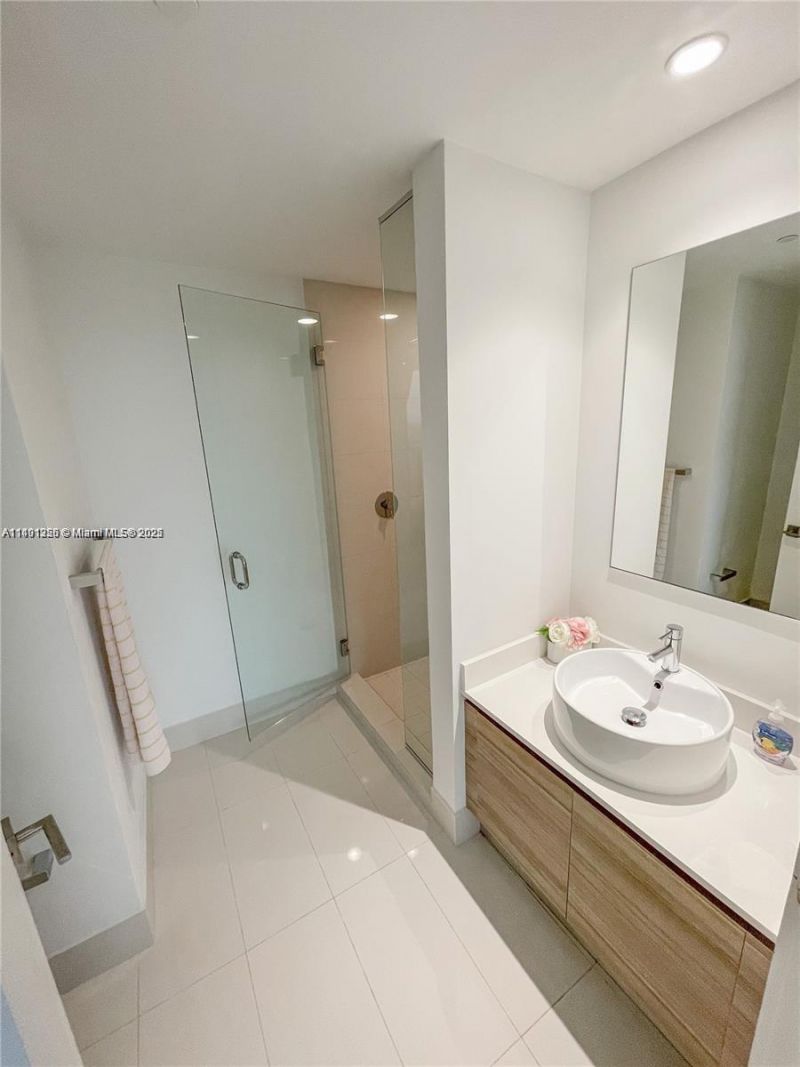 121 NE 34 St, Unit 2215, Miami, FL 33137 Photo