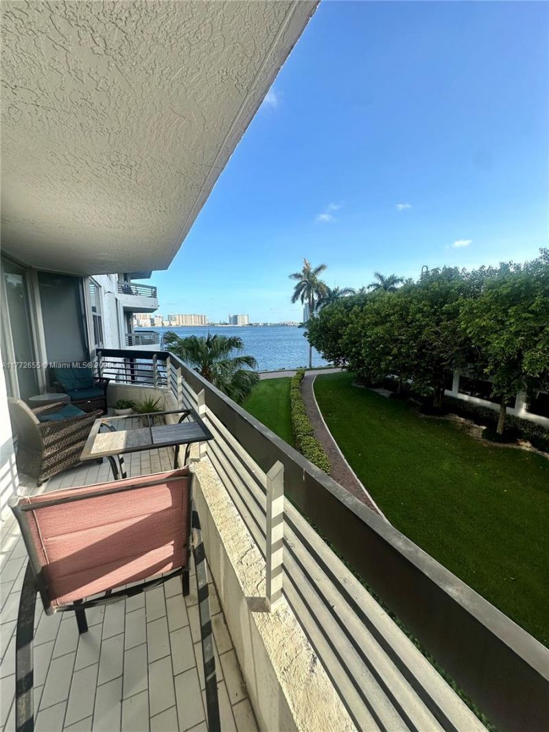 19101 Mystic Pointe Dr, Unit 302, Aventura, FL 33180 Photo