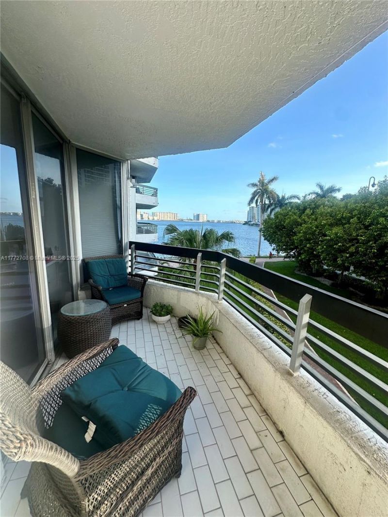 19101 NE 36th Ct, Unit 302, Aventura, FL 33180 Photo