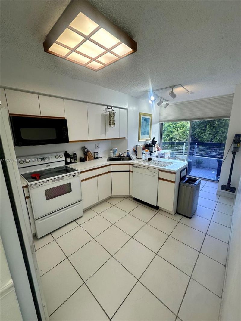 19101 NE 36th Ct, Unit 302, Aventura, FL 33180 Photo