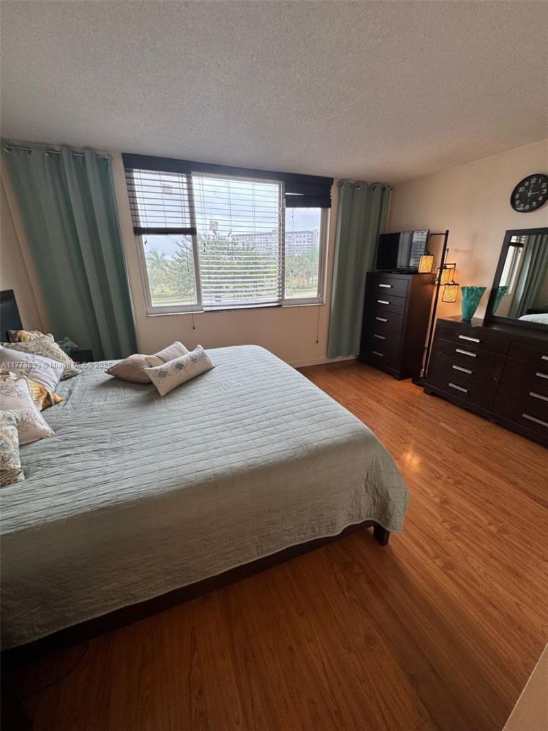 4330 Hillcrest Dr, Unit 304, Hollywood, FL 33021 Photo