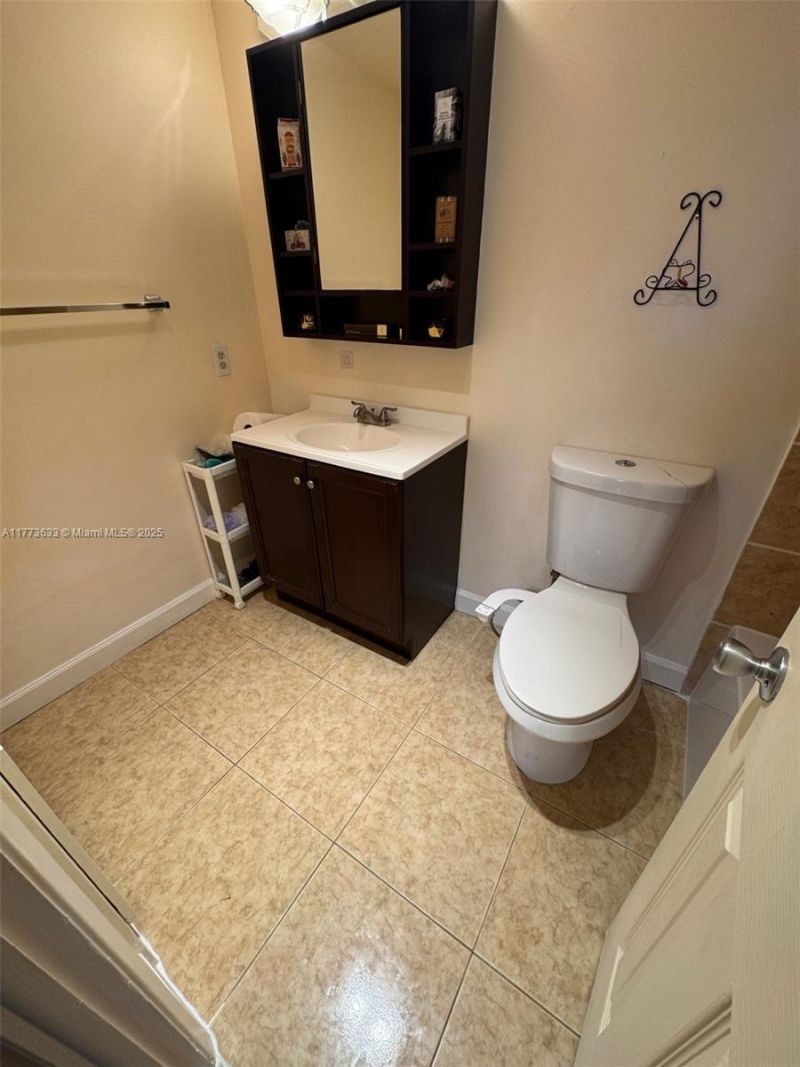 4330 Hillcrest Dr, Unit 304, Hollywood, FL 33021 Photo