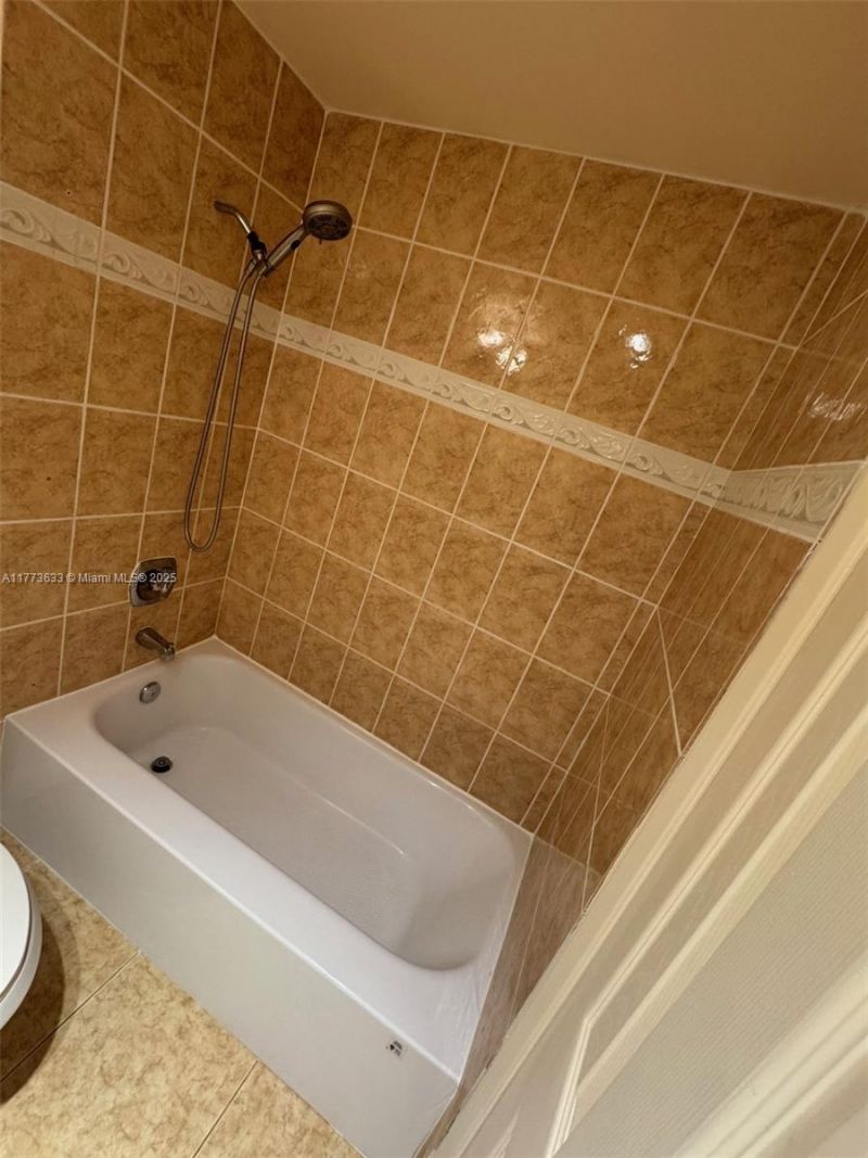 4330 Hillcrest Dr, Unit 304, Hollywood, FL 33021 Photo