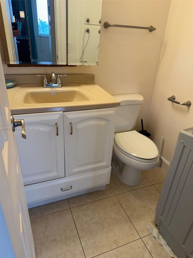 4330 Hillcrest Dr, Unit 304, Hollywood, FL 33021 Photo