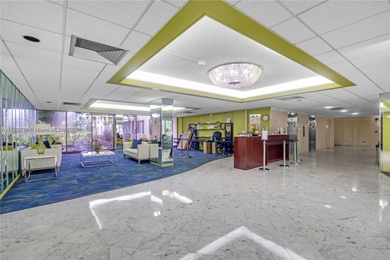 4330 Hillcrest Dr, Unit 304, Hollywood, FL 33021 Photo