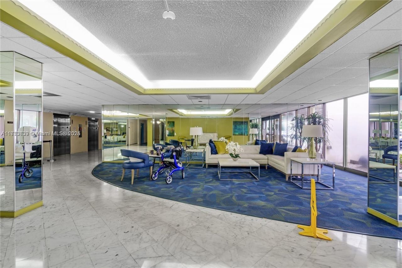 4330 Hillcrest Dr, Unit 304, Hollywood, FL 33021 Photo