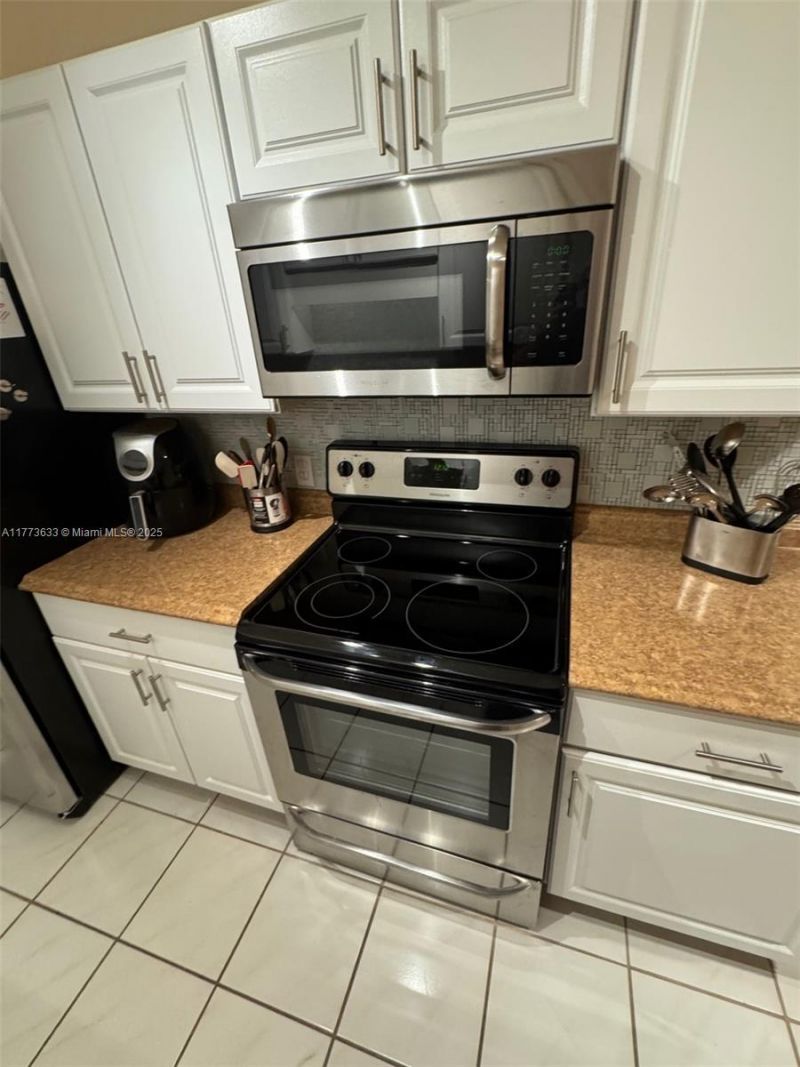 4330 Hillcrest Dr, Unit 304, Hollywood, FL 33021 Photo