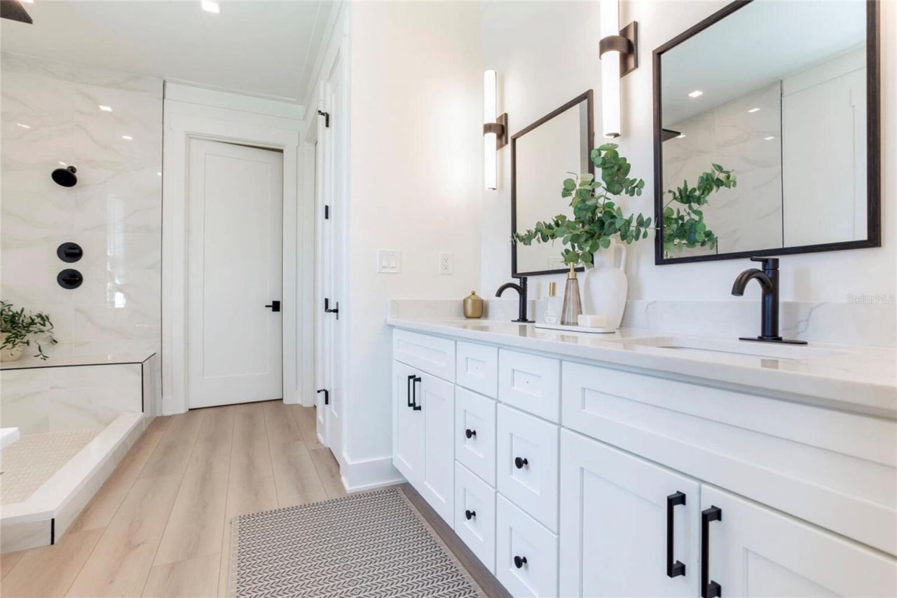 8555 Heron Lagoon Circle, Sarasota, FL 34242 Photo