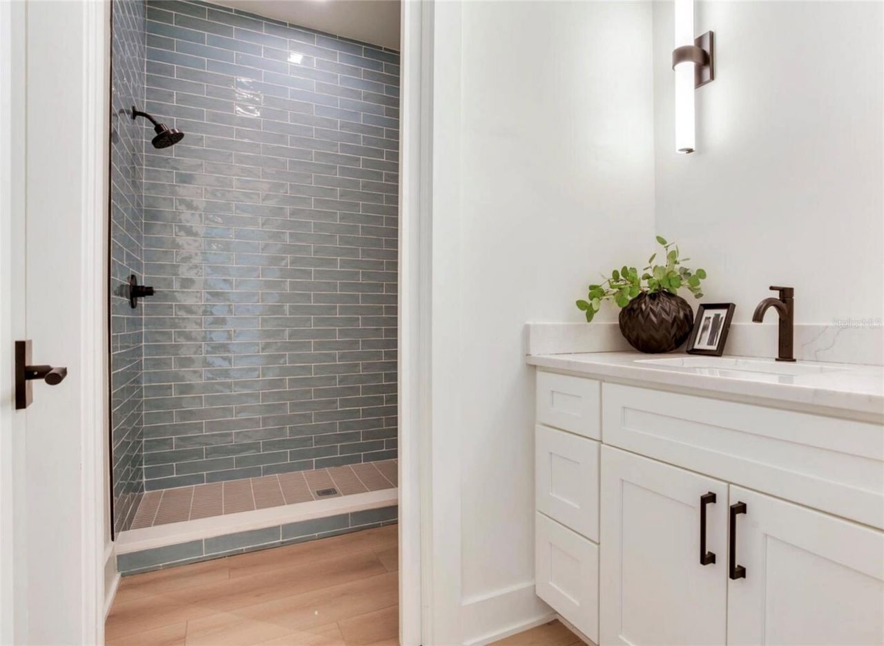 8555 Heron Lagoon Circle, Sarasota, FL 34242 Photo