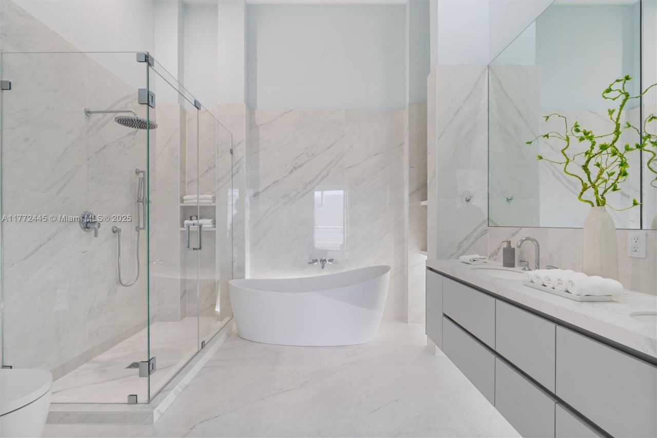 495 Brickell Ave, Unit 2203, Miami, FL 33131 Photo