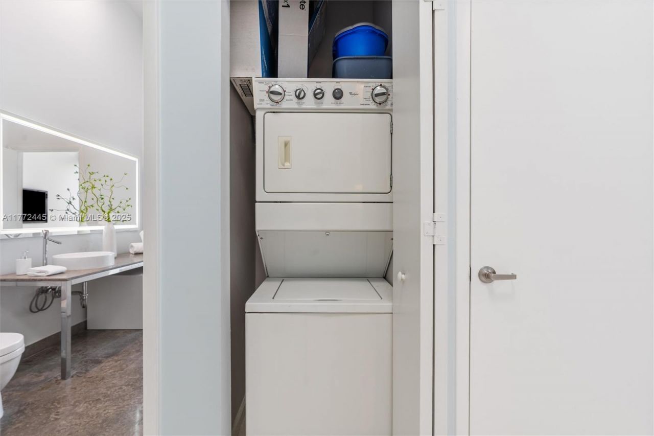 495 Brickell Ave, Unit 2203, Miami, FL 33131 Photo