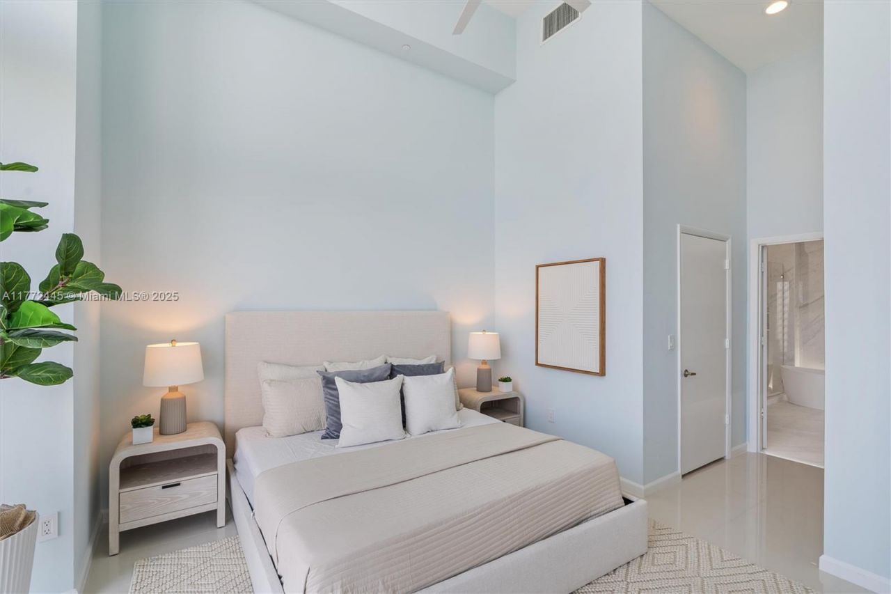 495 Brickell Ave, Unit 2203, Miami, FL 33131 Photo