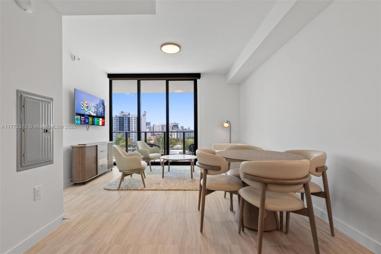 580 72nd, Unit 704, Miami Beach, FL 33141 Photo