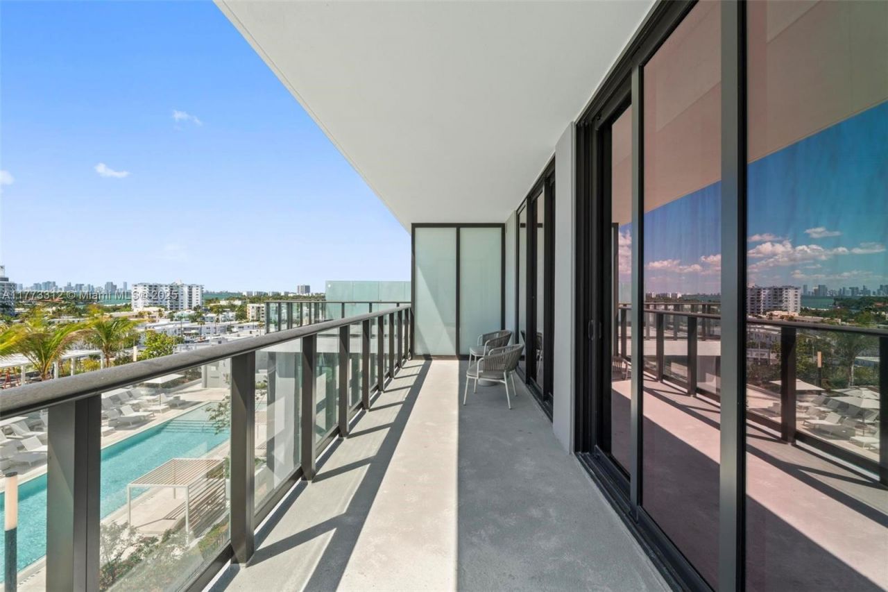 580 72nd, Unit 704, Miami Beach, FL 33141 Photo