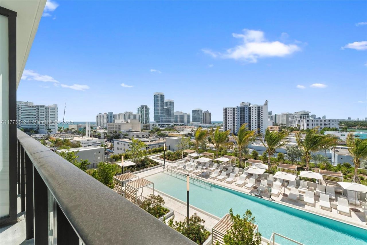 580 72nd, Unit 704, Miami Beach, FL 33141 Photo
