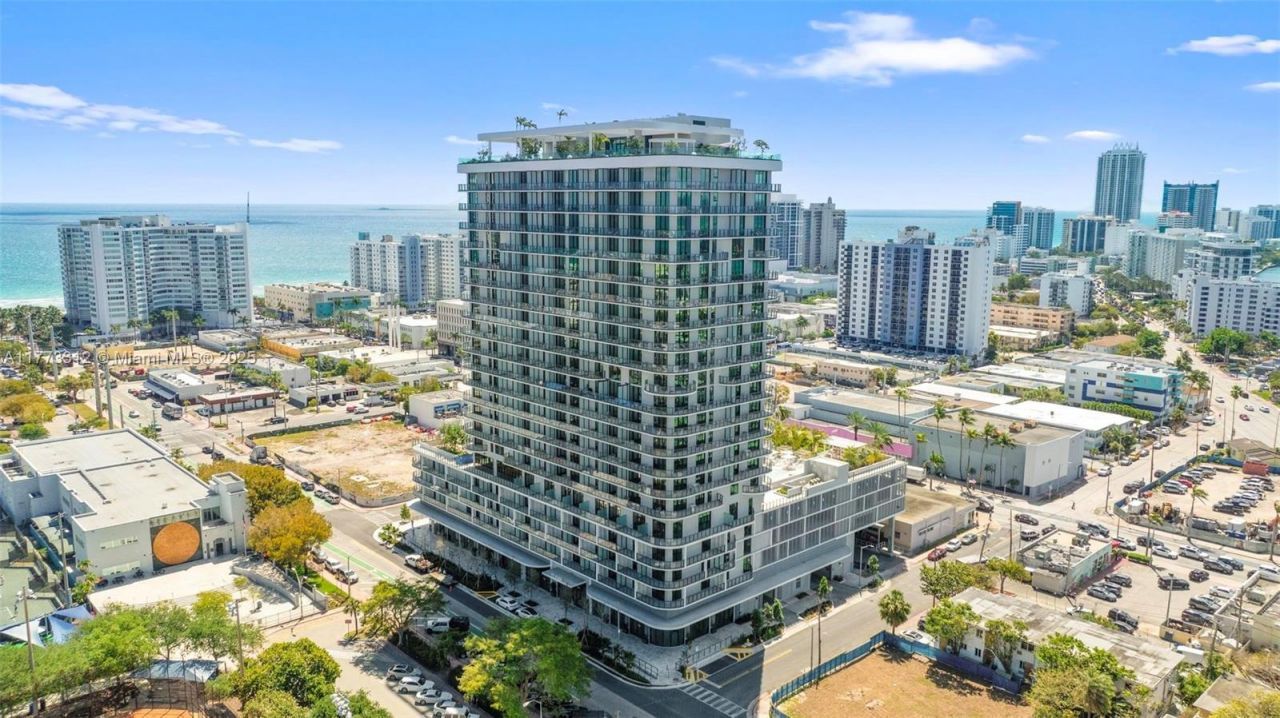 580 72nd, Unit 704, Miami Beach, FL 33141 Photo