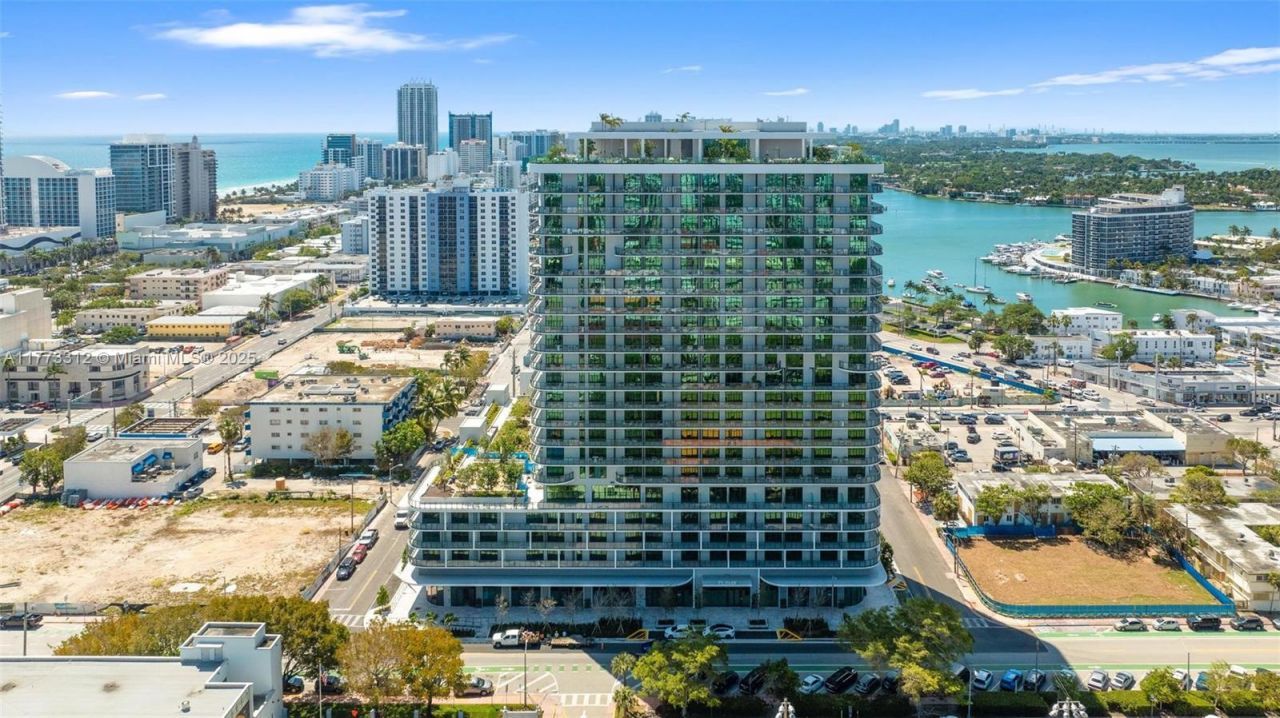 580 72nd, Unit 704, Miami Beach, FL 33141 Photo