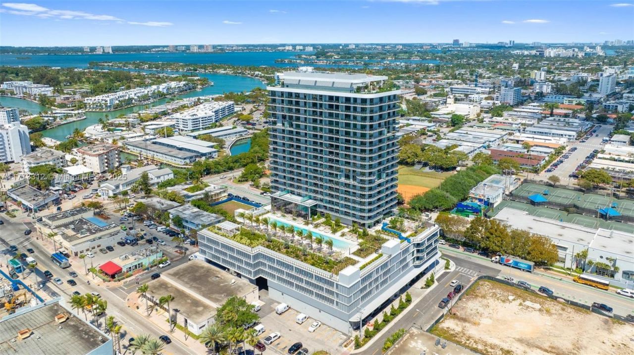 580 72nd, Unit 704, Miami Beach, FL 33141 Photo