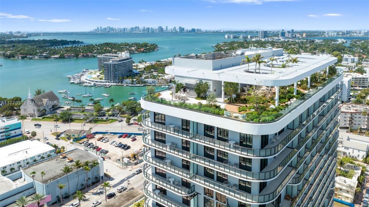 580 72nd, Unit 704, Miami Beach, FL 33141 Photo