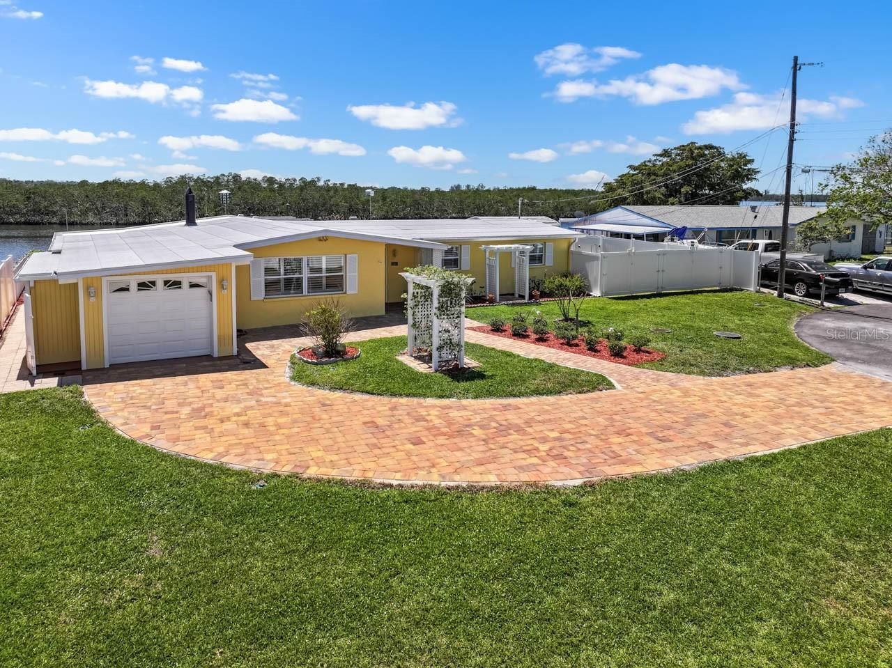 109 Carmelina Street, Ruskin, FL 33570 Main Photo