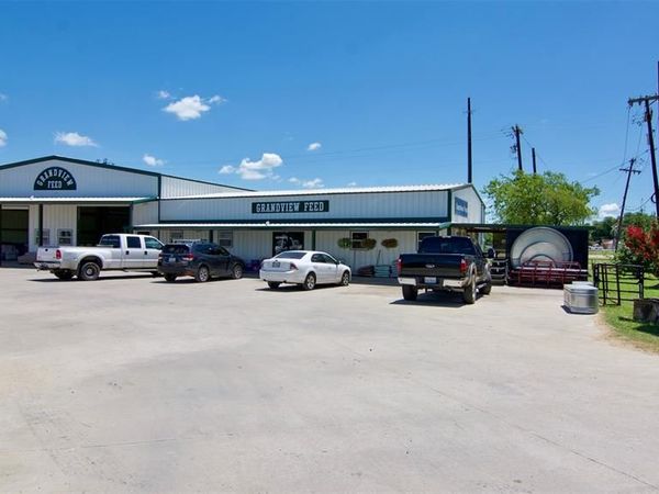 201 S Mcduff Street, Grandview, TX 76050