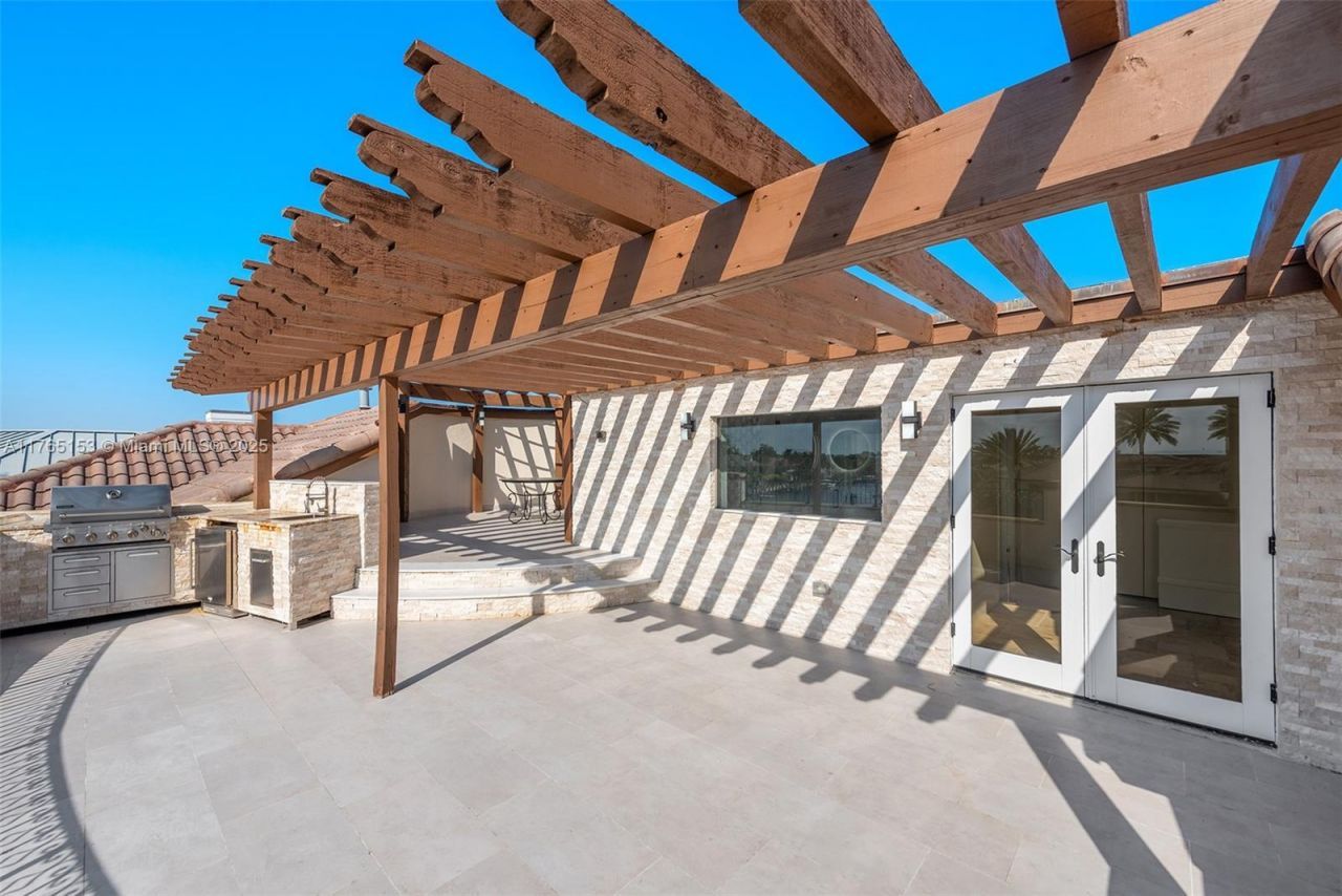 3201 NE 27th Ave, Lighthouse Point, FL 33064 Photo