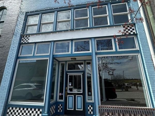221 N Main Street, Hannibal, MO 63401