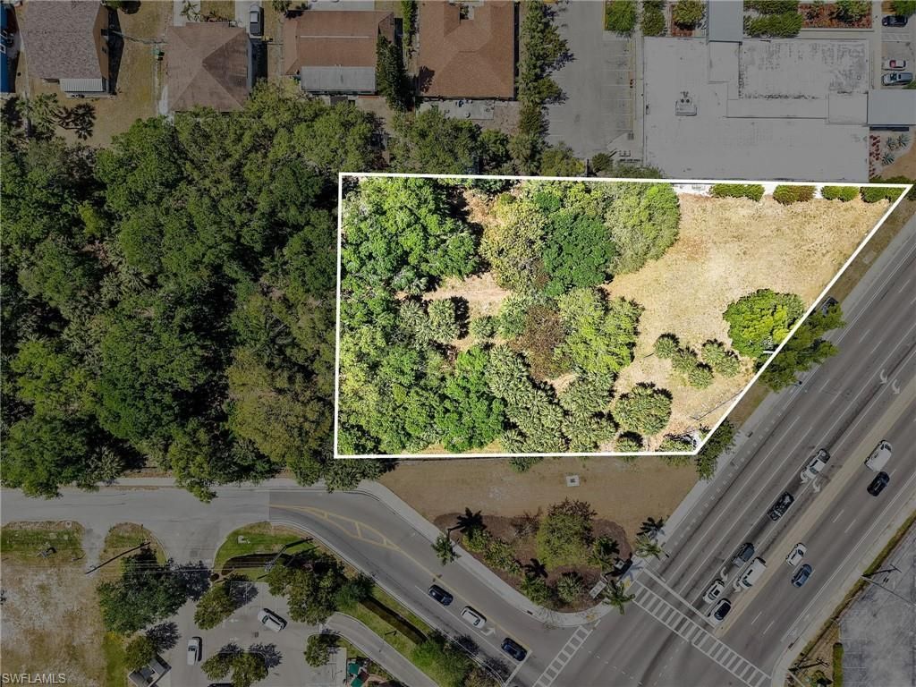 3184 Tamiami Trl E, Naples, FL 34112 Photo