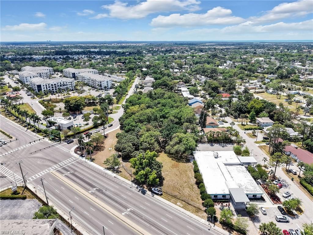 3184 Tamiami Trl E, Naples, FL 34112 Photo