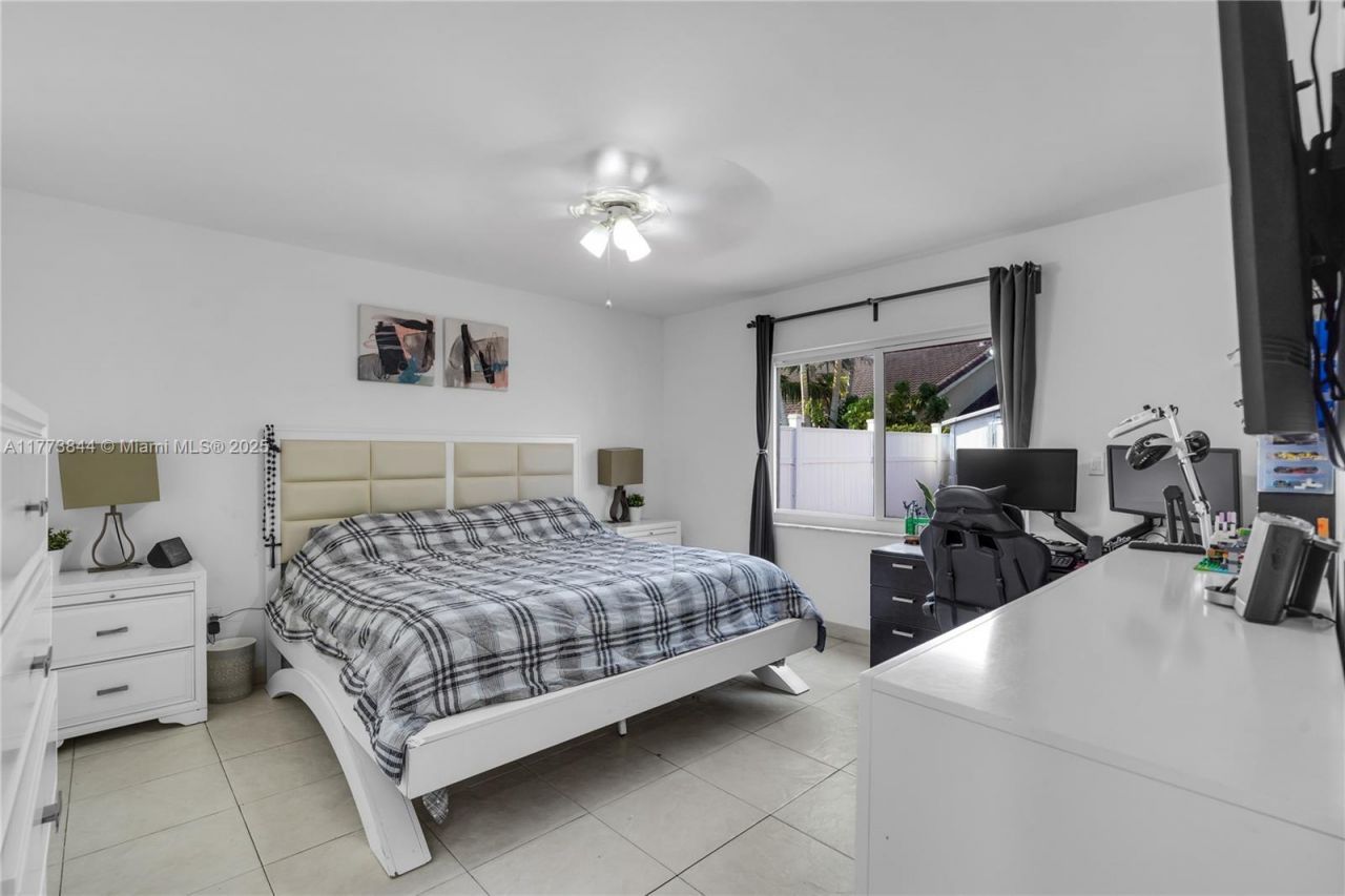 13351 SW 27th St, Miami, FL 33175 Photo