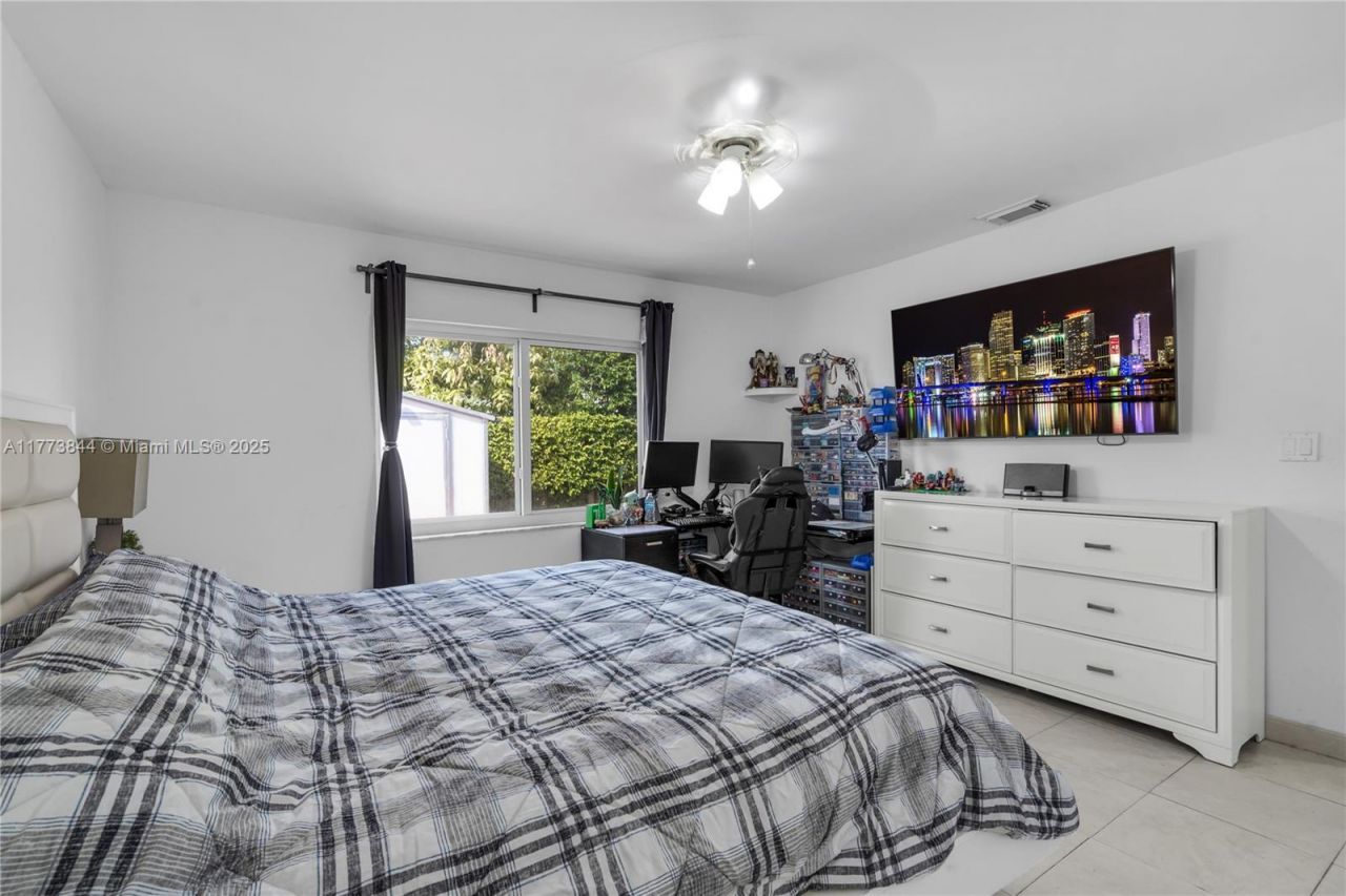 13351 SW 27th St, Miami, FL 33175 Photo