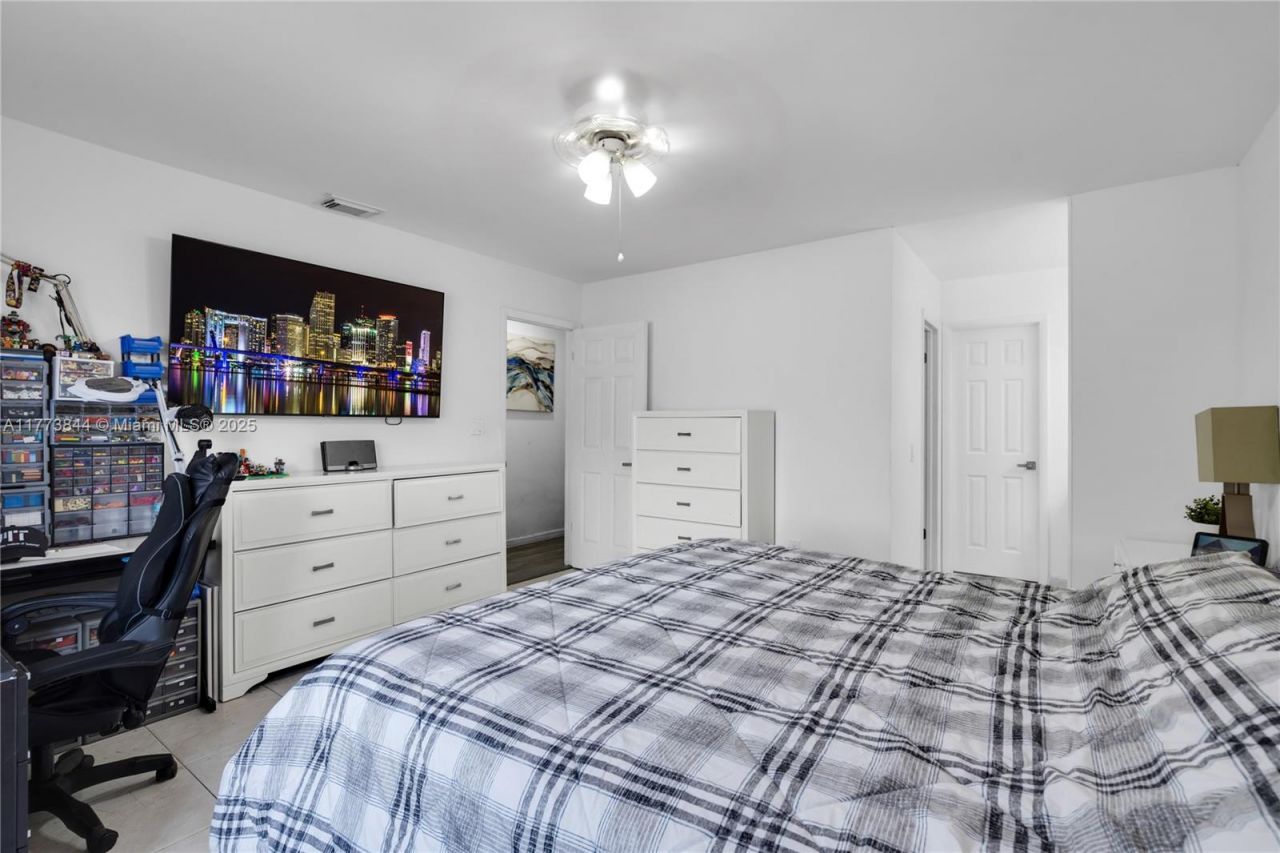 13351 SW 27th St, Miami, FL 33175 Photo