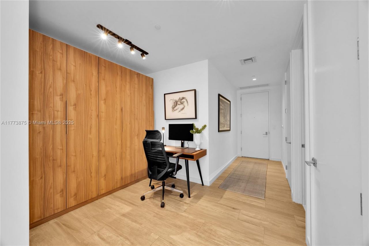 2831 S Bayshore Dr, Unit 705, Miami, FL 33133 Photo