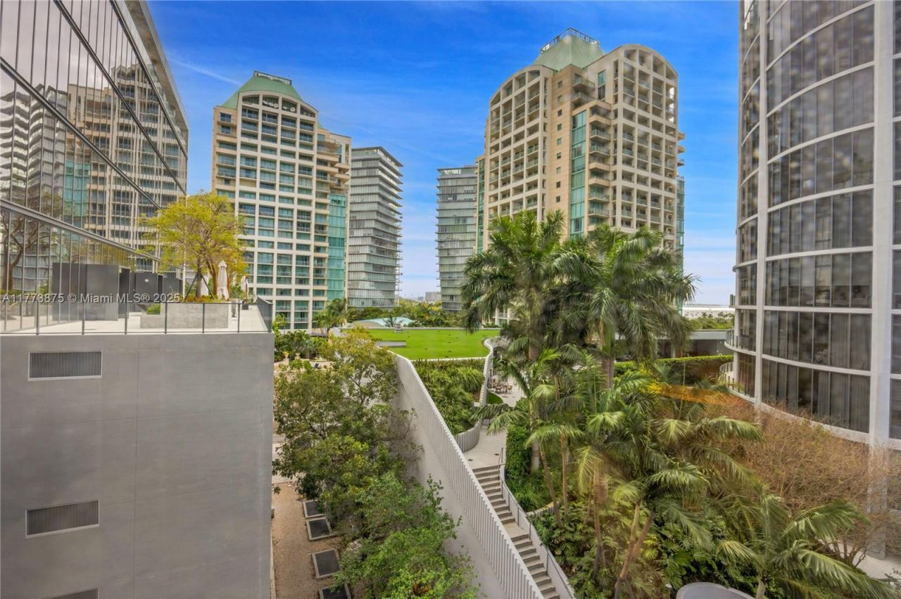 2831 S Bayshore Dr, Unit 705, Miami, FL 33133 Photo