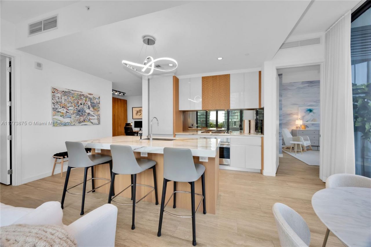 2831 S Bayshore Dr, Unit 705, Miami, FL 33133 Photo