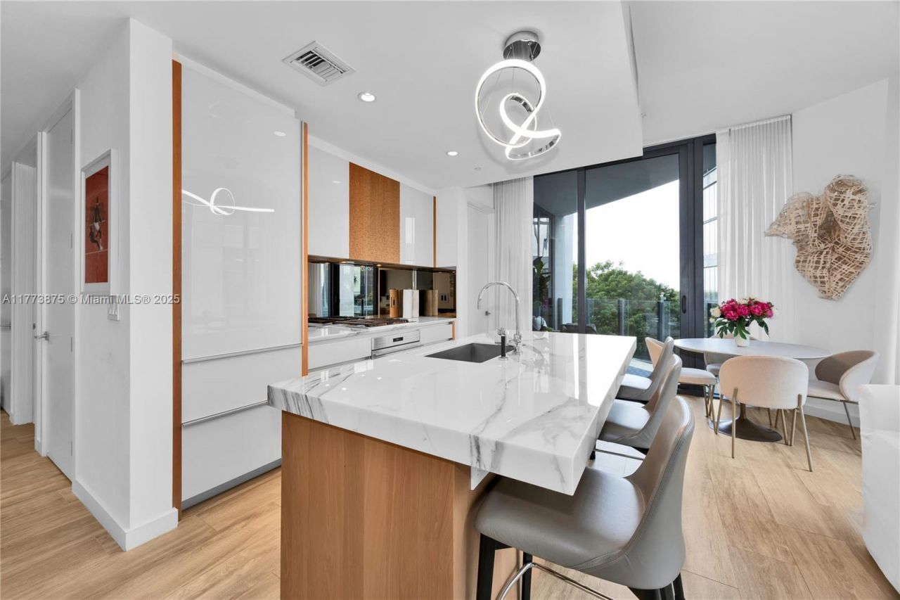 2831 S Bayshore Dr, Unit 705, Miami, FL 33133 Photo