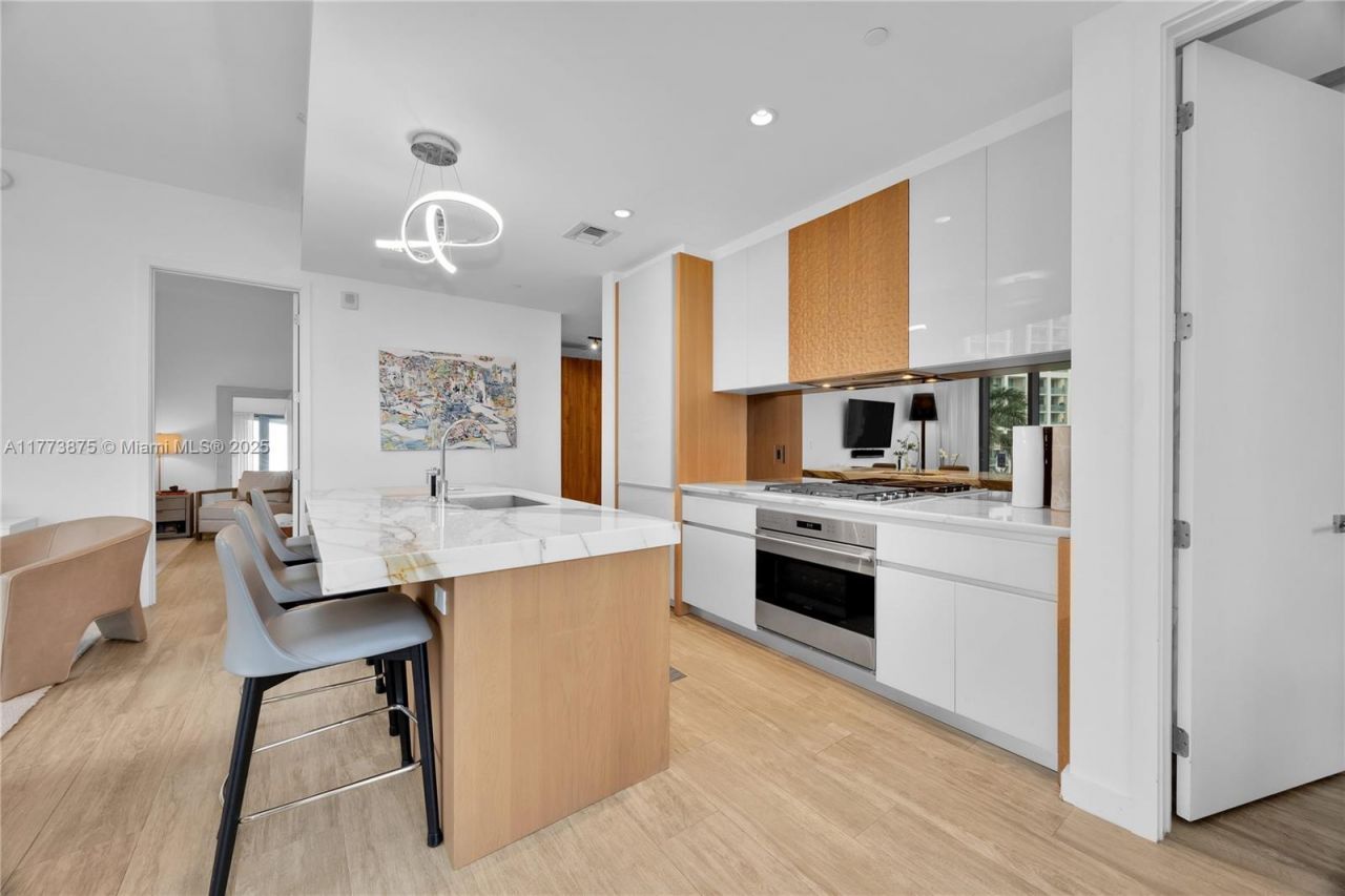 2831 S Bayshore Dr, Unit 705, Miami, FL 33133 Photo