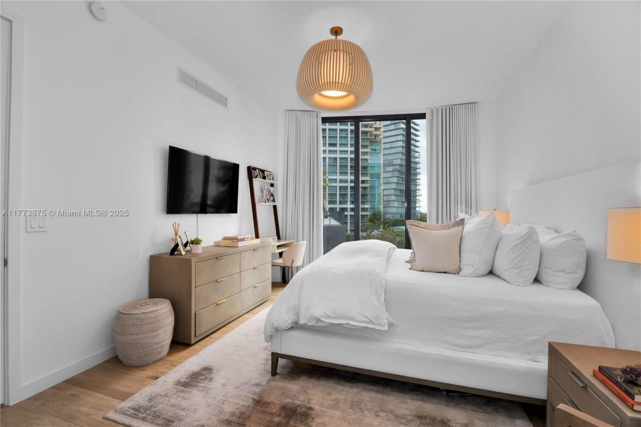 2831 S Bayshore Dr, Unit 705, Miami, FL 33133 Photo