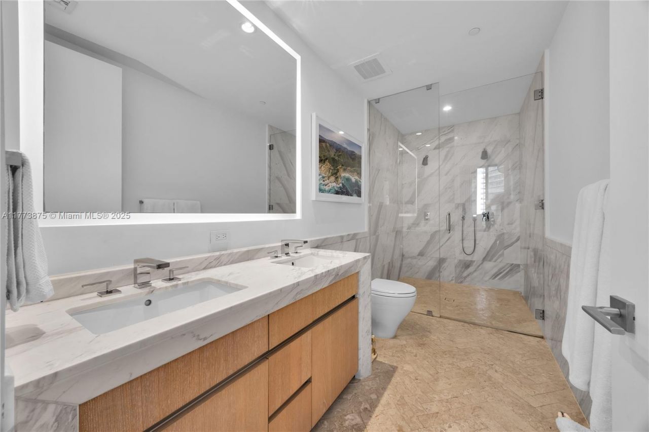 2831 S Bayshore Dr, Unit 705, Miami, FL 33133 Photo