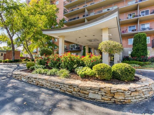 4550 Warwick Boulevard, Unit 710, Kansas City, MO 64111