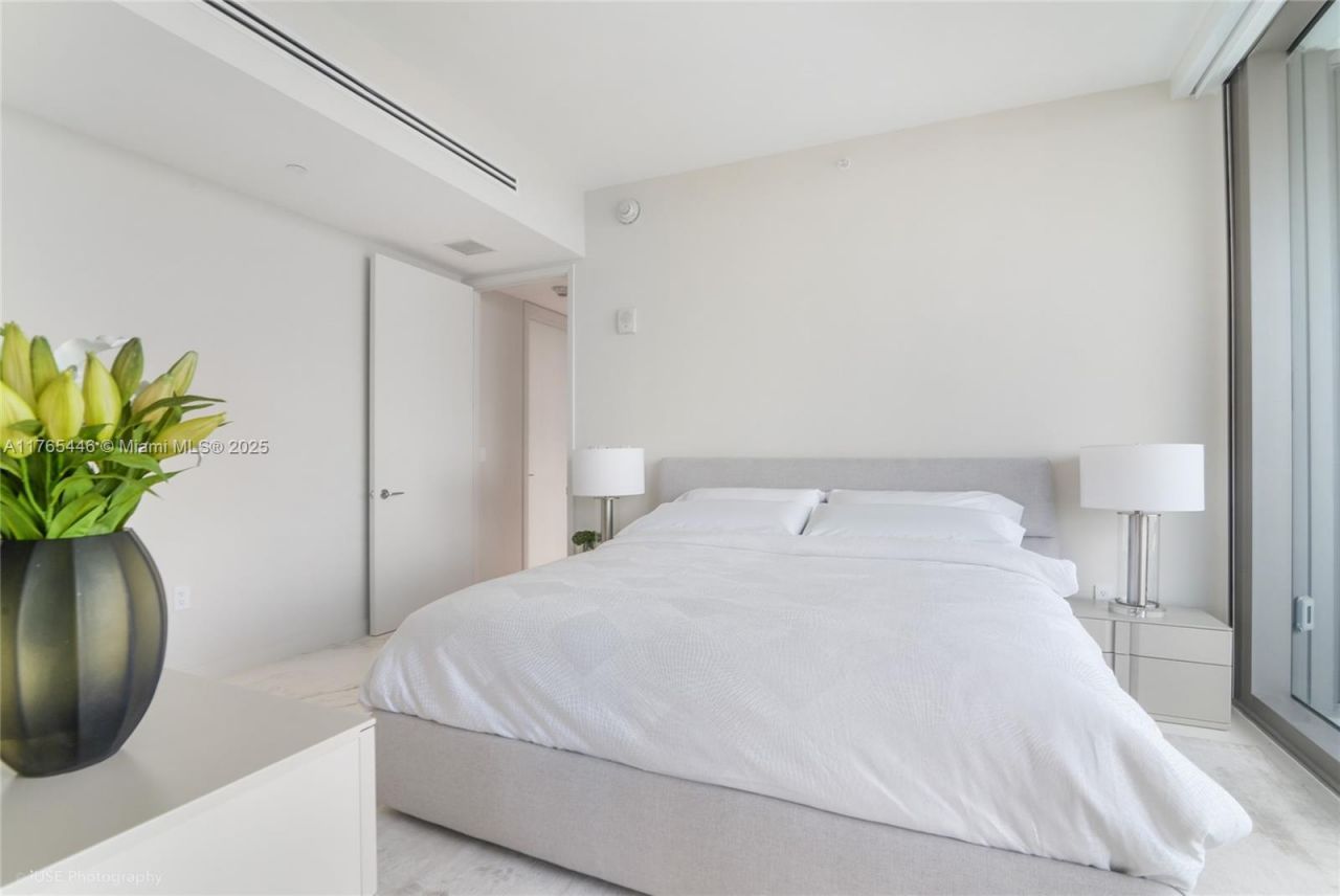 15701 Collins Ave, Unit 2405, Sunny Isles Beach, FL 33160 Photo