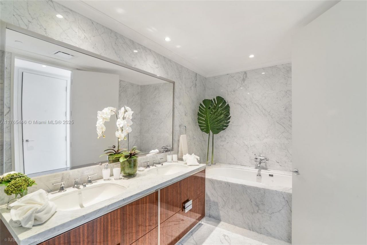 15701 Collins Ave, Unit 2405, Sunny Isles Beach, FL 33160 Photo