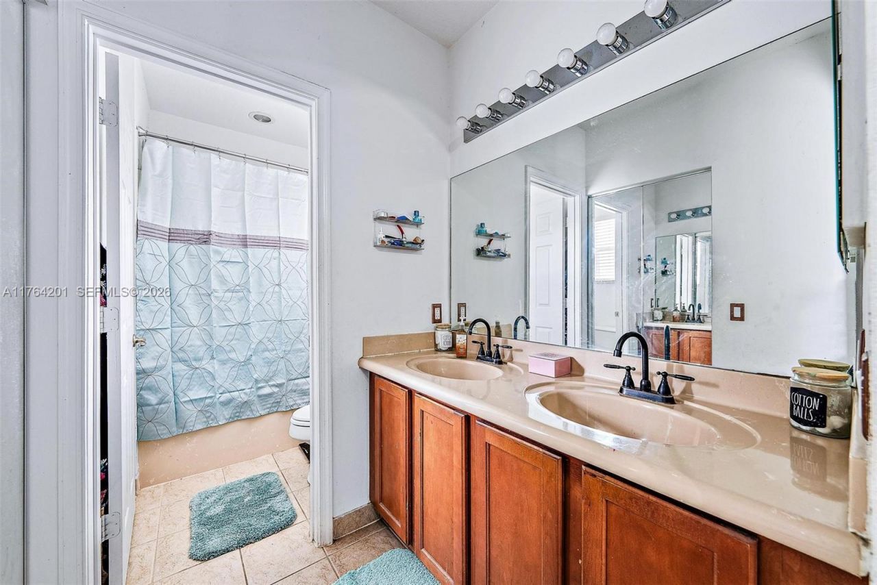 3229 Laurel Ridge Cir, Unit 3229, Riviera Beach, FL 33404 Photo